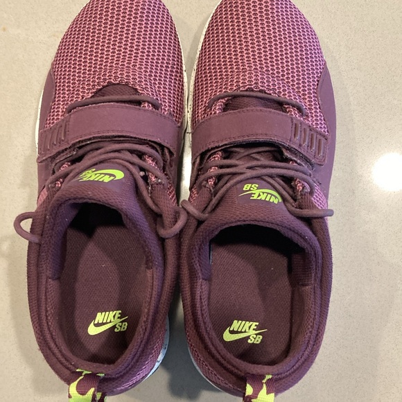 Nike TRAINERENDOR Merlot Low Textile Trainer - Picture 6 of 7